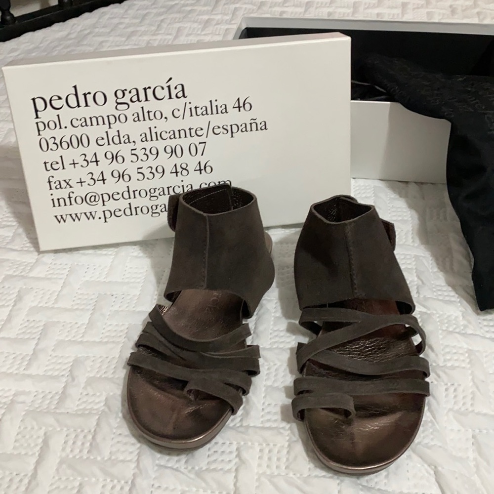 Pedro García sandals